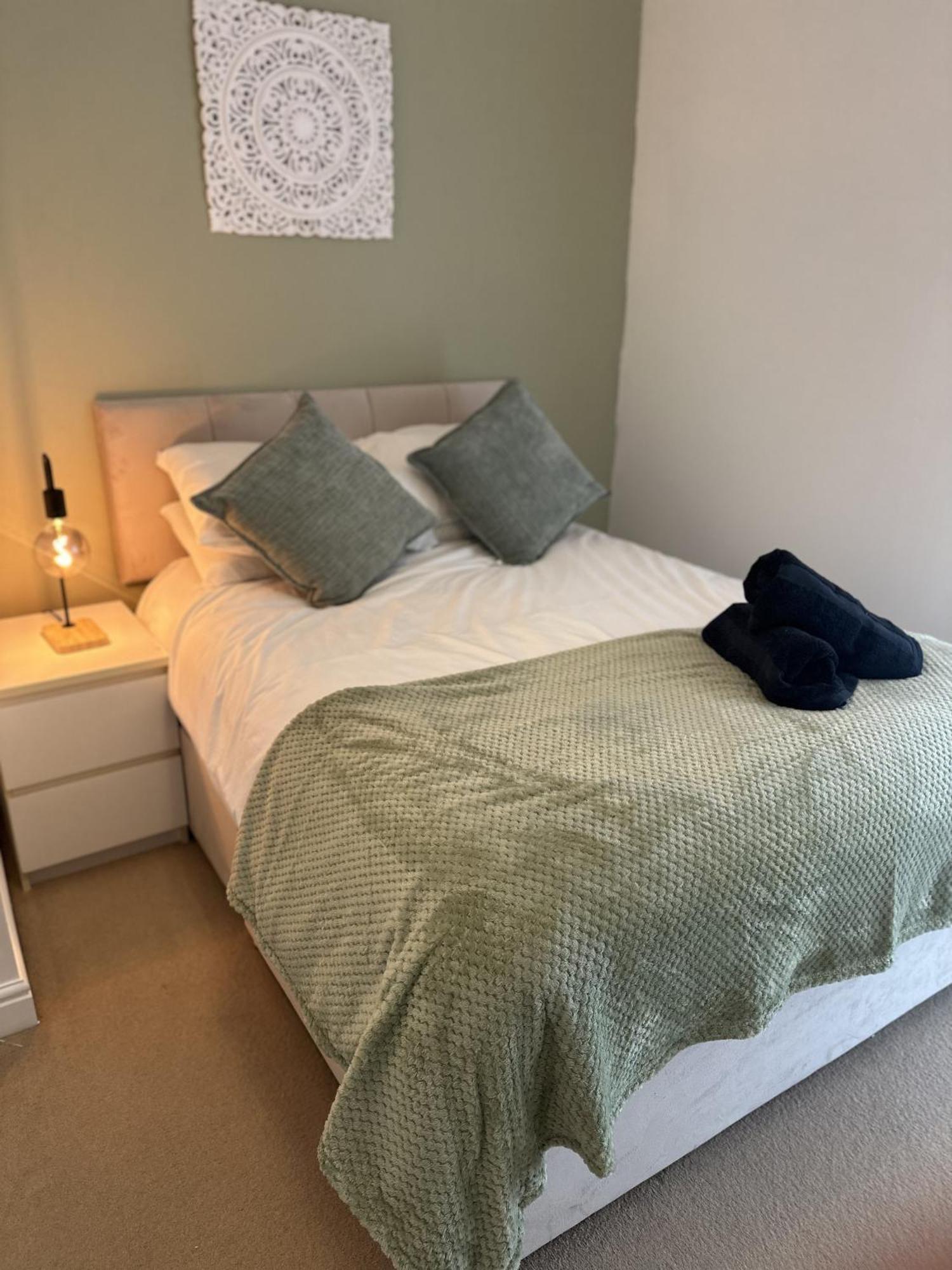 2 Bdr City Centre Apartment With Parking Cardiff Exterior foto