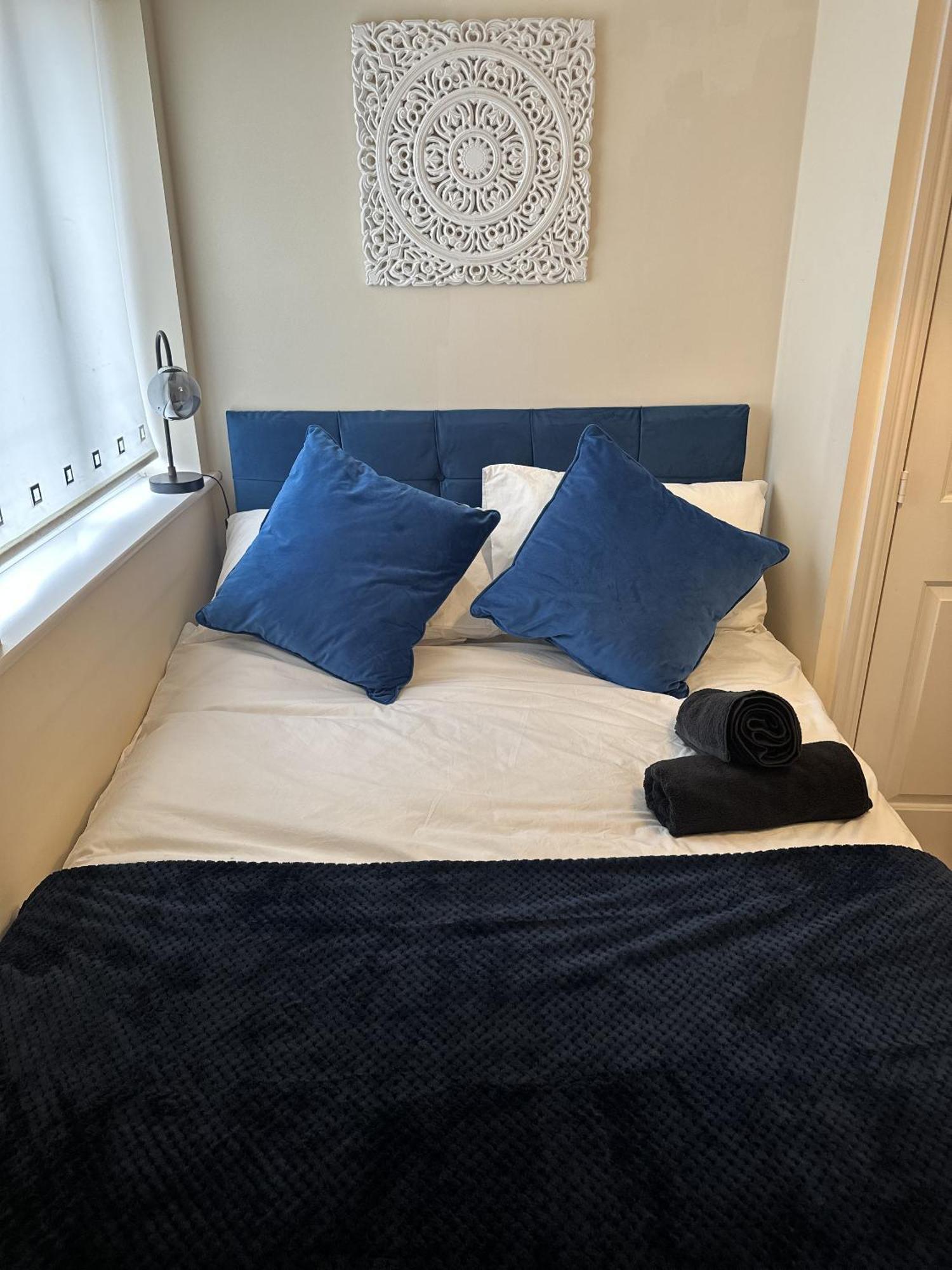 2 Bdr City Centre Apartment With Parking Cardiff Exterior foto